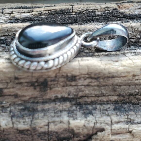 .925 Sterling Silver Black Glass Pendant - Picture 3 of 5